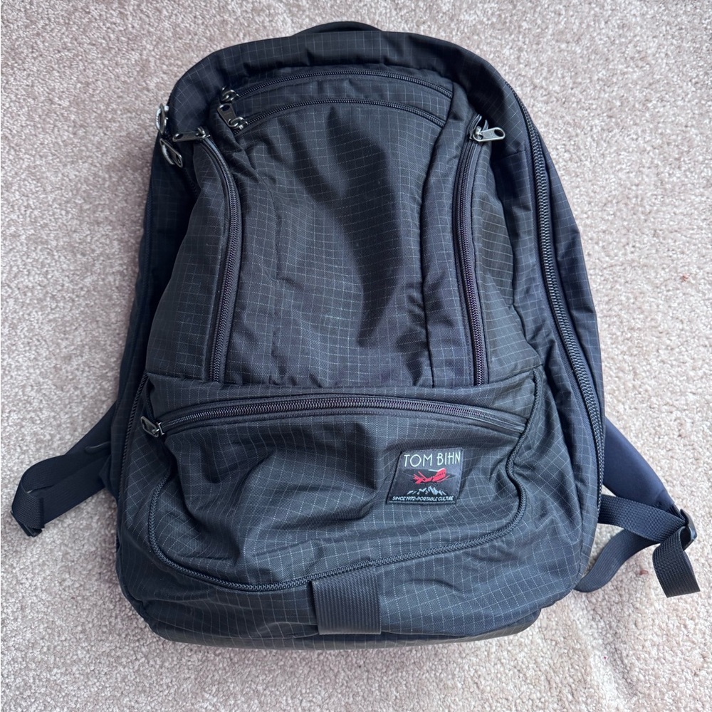 (EUC) Tom Bihn Synik 30 - Black Halcyon Exterior Island Halcyon Interior